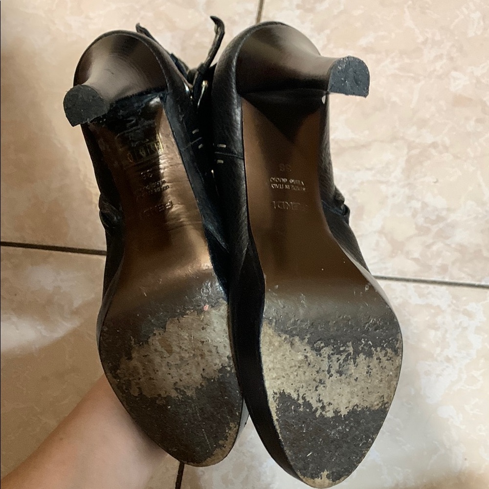 FENDI Elegant Black Leather Women's Boots - Picture 4 of 5